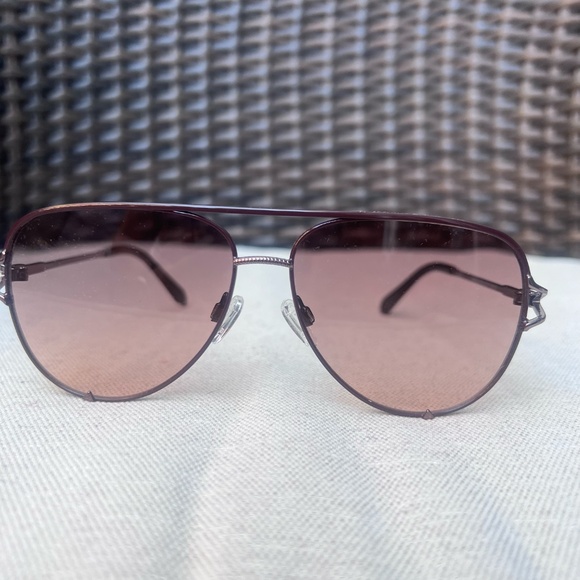 QUAY AUSTRALIA HIGH KEY TWIST SUNGLASSES - Picture 5 of 11